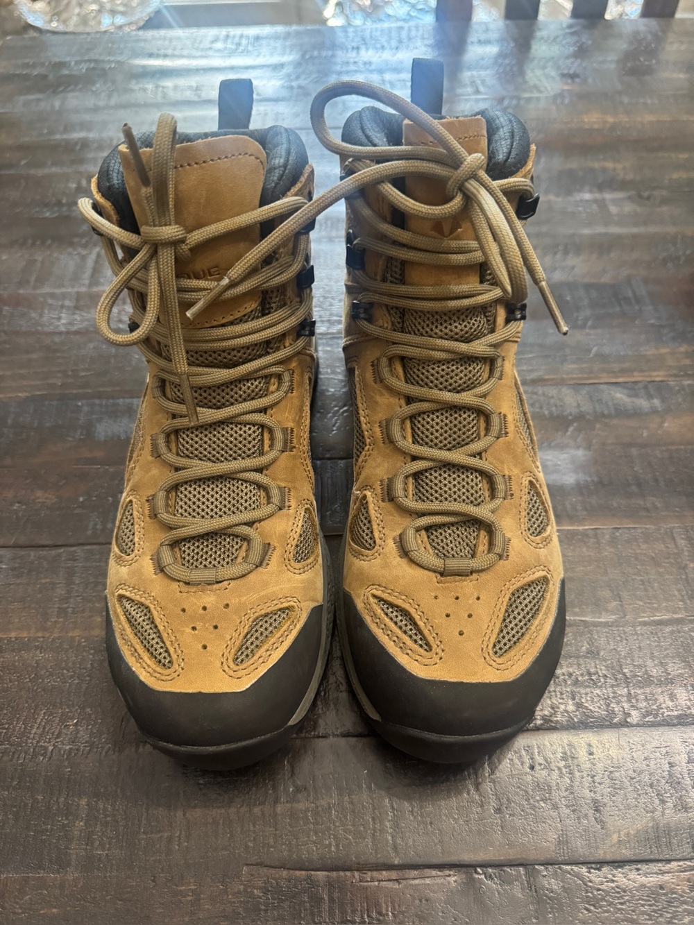Vasque Breeze Hiking Boots EUC